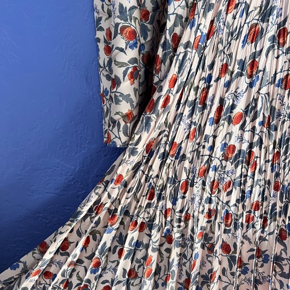 🍎 Vince Pomegranate Pleated V-Neck Dress ✨ NEVER WORN new w tags - Picture 4 of 7